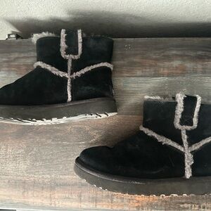 UGG Classic Mini Spill Seam Boot